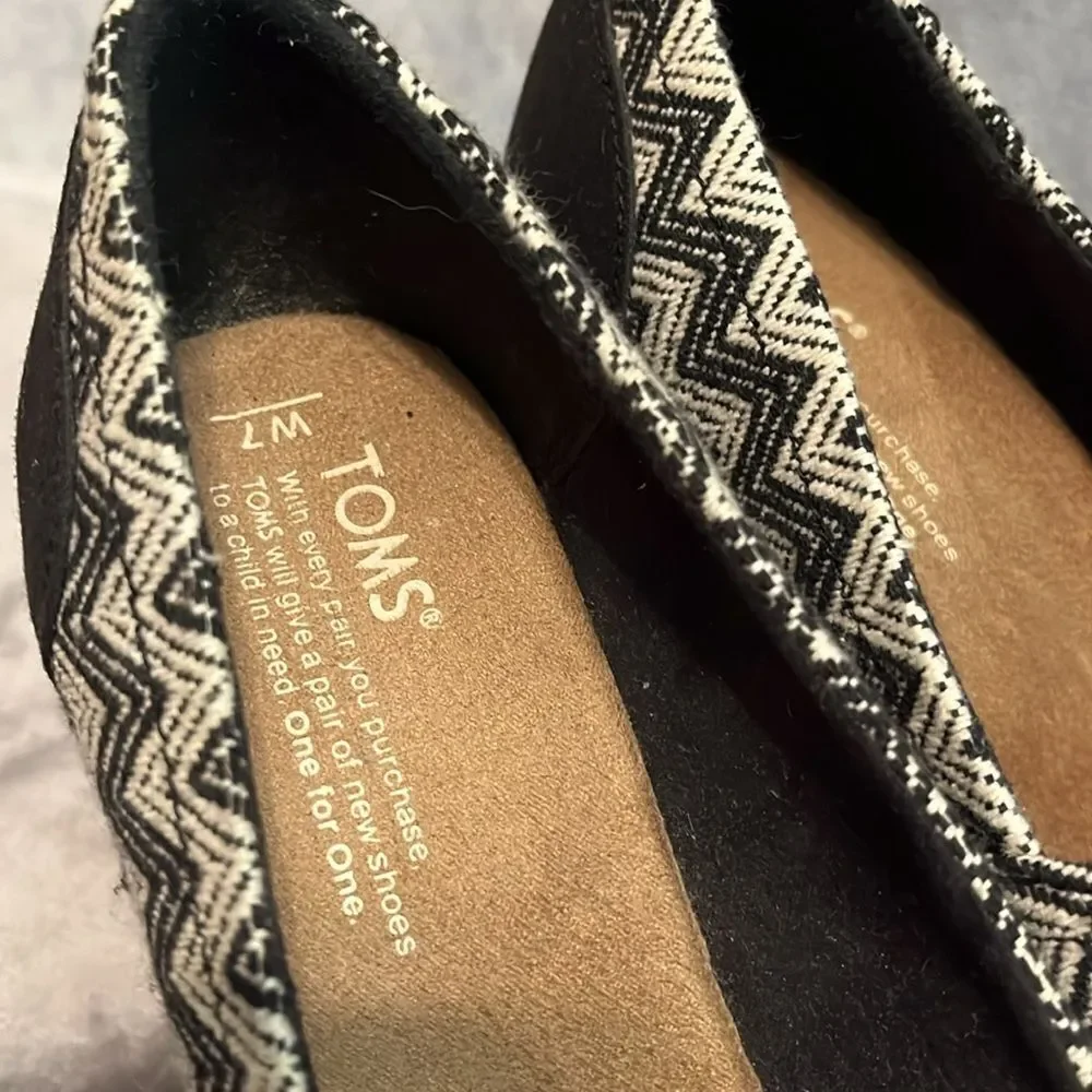 TOMS Women's Black/White Aztec Cork Wedges